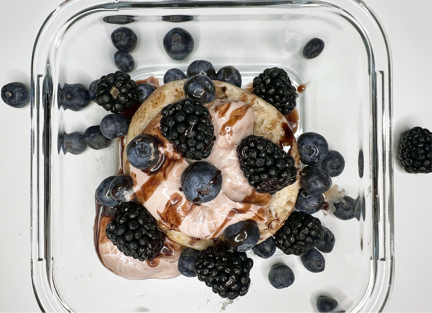 Banánový mug cake s čučoriedkami